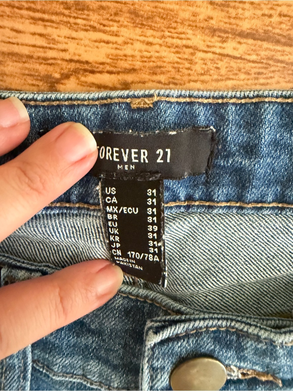 Forever 21 Men’s Medium Blue Denim Jeans - Picture 3 of 3